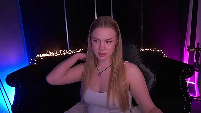 CelesteNoir online show from April 17, 6:26 am