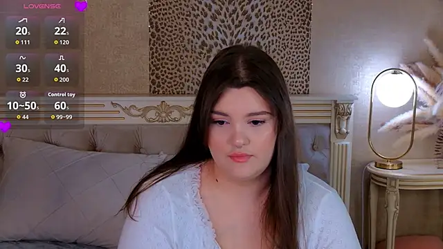 EmilyHyde online show from June 29, 8:41 pm