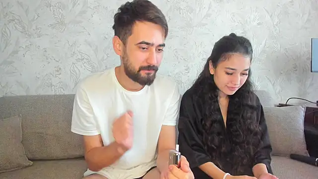 sophywhisper online show from October 2, 7:35 am