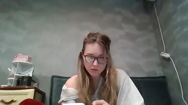 Snapshot of Jugira chatting on October 29, 12:48 am Jugira online show from October 29, 12:48 am