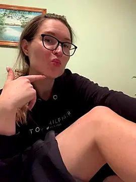 Snapshot of Jugira chatting on October 14, 3:47 pm Jugira online show from October 14, 3:47 pm