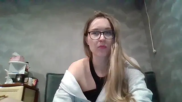 Snapshot of Jugira chatting on October 3, 11:21 pm Jugira online show from October 3, 11:21 pm