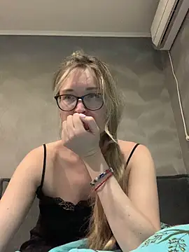 Snapshot of Jugira chatting on September 23, 11:03 pm Jugira online show from September 23, 11:03 pm