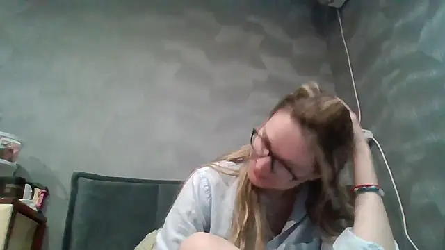 Snapshot of Jugira chatting on October 11, 11:40 pm Jugira online show from October 11, 11:40 pm