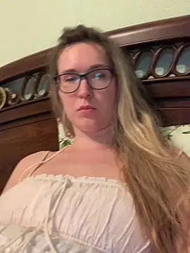 Snapshot of Jugira chatting on September 16, 6:27 pm Jugira online show from September 16, 6:27 pm