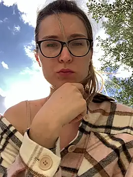 Snapshot of Jugira chatting on September 18, 1:20 pm Jugira online show from September 18, 1:20 pm