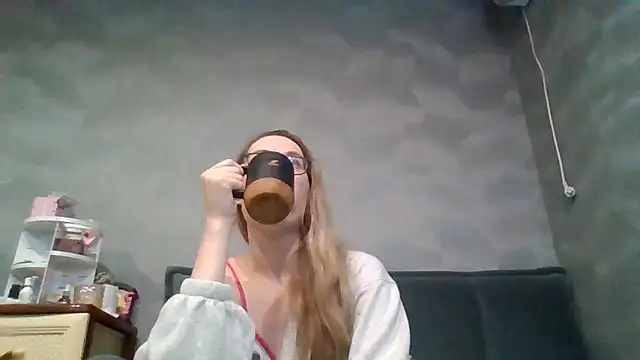 Snapshot of Jugira chatting on October 10, 11:09 pm Jugira online show from October 10, 11:09 pm