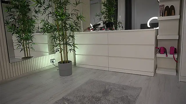 EmmaBlanco online show from April 2, 5:05 am