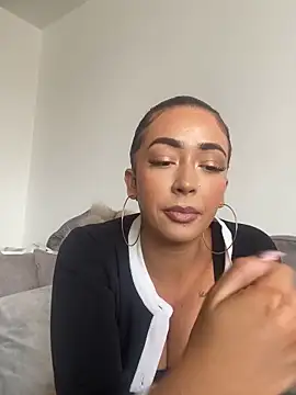 Snapshot of ItsCOCOx chatting on October 4, 12:55 pm ItsCOCOx online show from October 4, 12:55 pm