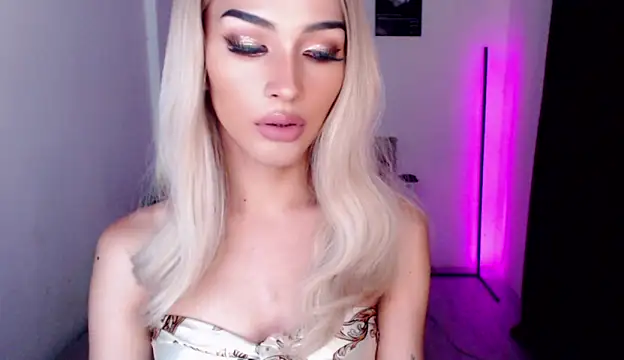 Alicegreenexx online show from April 13, 11:05 pm