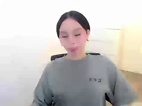 holly tabby online show from September 30, 9:30 pm