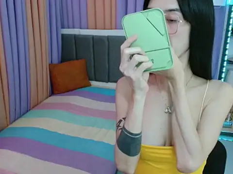 XxTsUncutAskaxX online show from October 30, 8:05 am