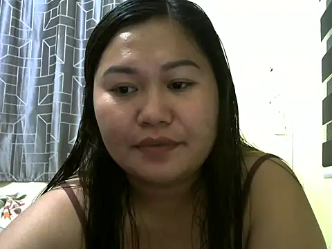 yummy mia online show from September 14, 2:04 pm