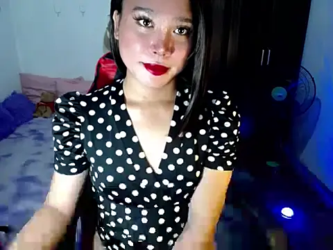 Urassiansweetcummer online show from June 8, 2:07 pm