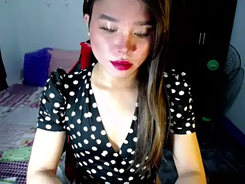 Snapshot of Urassiansweetcummer chatting on October 18, 2:47 am Urassiansweetcummer online show from October 18, 2:47 am