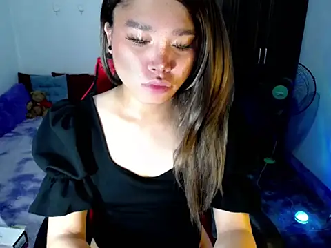 Urassiansweetcummer online show from April 17, 1:40 am