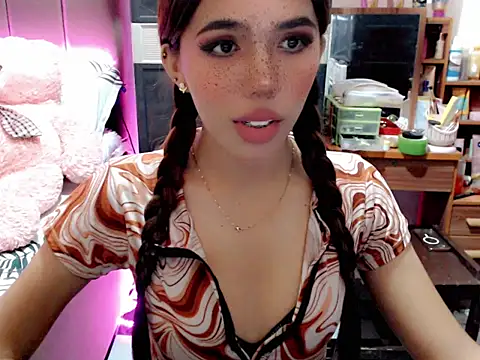 urswtasian chesca online show from October 30, 7:04 pm