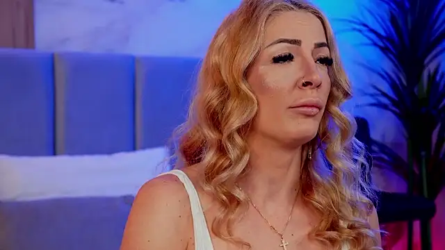 Izabellle02 online show from March 18, 4:50 am