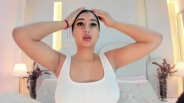Snapshot of SalomeeBell chatting on October 6, 8:13 pm SalomeeBell online show from October 6, 8:13 pm