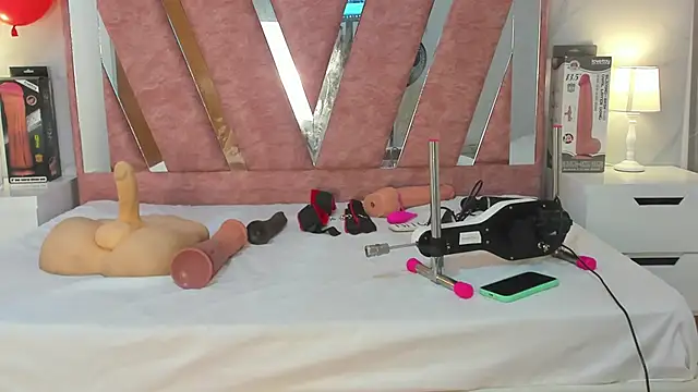 Wonderkloe  online show from February 17, 7:35 pm