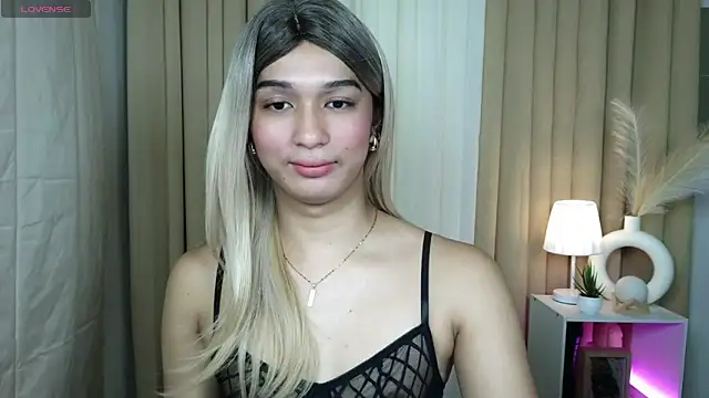 Hoelymorri online show from January 19, 2:30 am