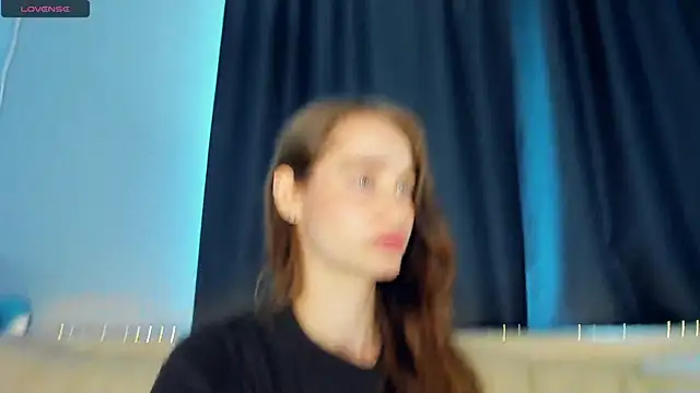 lovelyalivia online show from May 12, 8:44 am