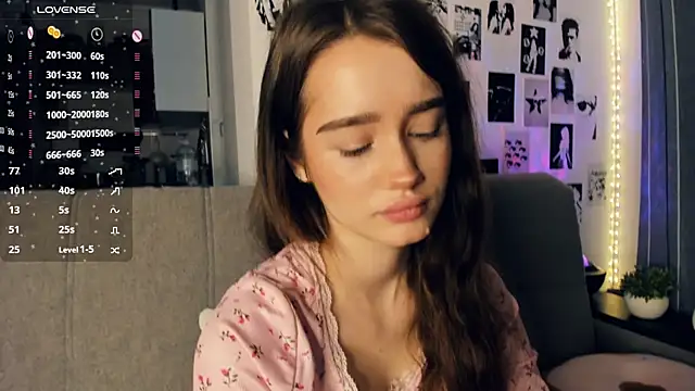 lovelyalivia online show from December 16, 10:10 am