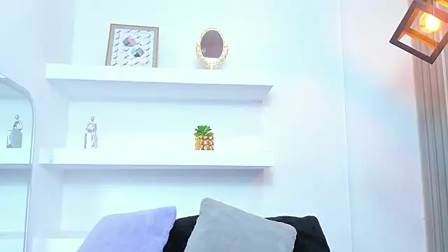 IsabellaMonet online show from January 19, 11:17 am