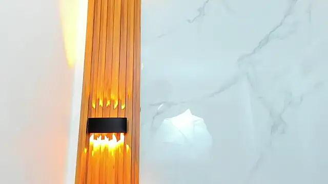 IsabellaMonet online show from December 20, 11:03 am