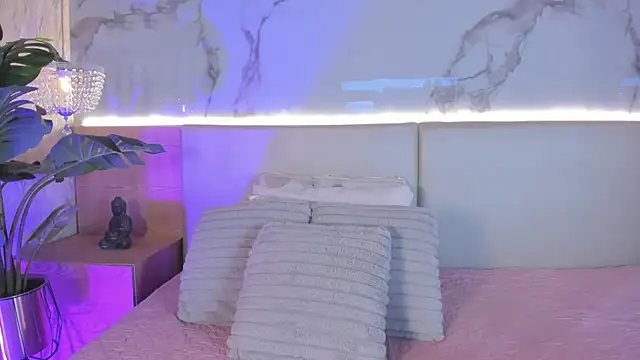 ValSmith  online show from December 4, 4:04 am