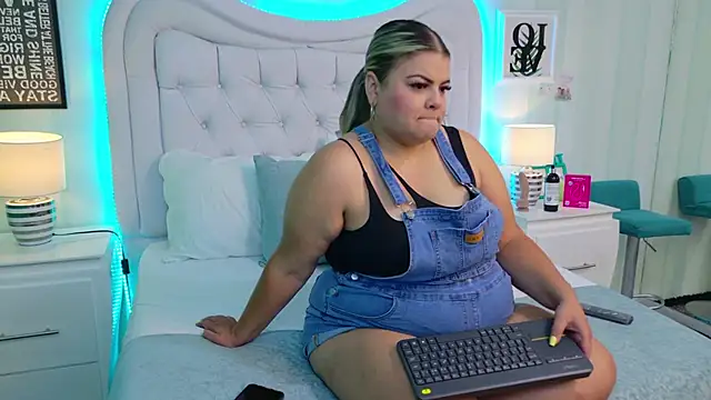 KiimBrooks online show from November 24, 11:34 am