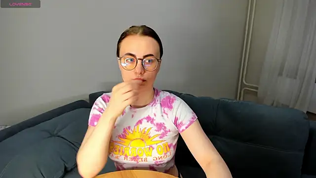 MewStella online show from April 5, 8:08 pm