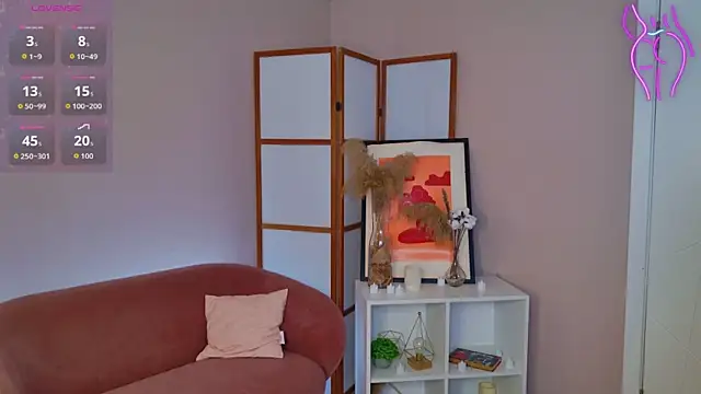 Queen Michelle  online show from December 13, 9:32 pm