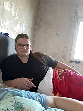 CurvyPaar2 online show from March 18, 3:39 pm