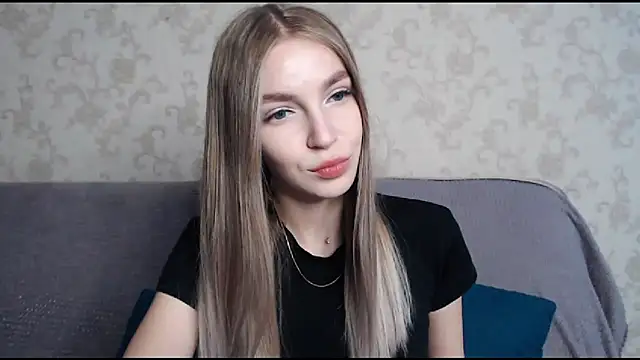 HitGyrl online show from November 29, 8:07 am