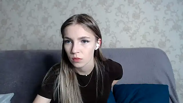 HitGyrl online show from November 12, 8:01 am