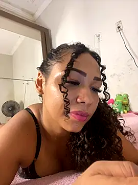 Snapshot of jhennyfer chatting on October 21, 4:38 am jhennyfer online show from October 21, 4:38 am