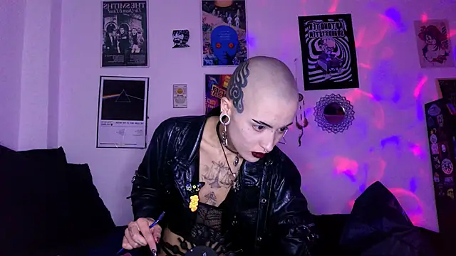 plutonbluemooon333 online show from October 24, 1:01 am