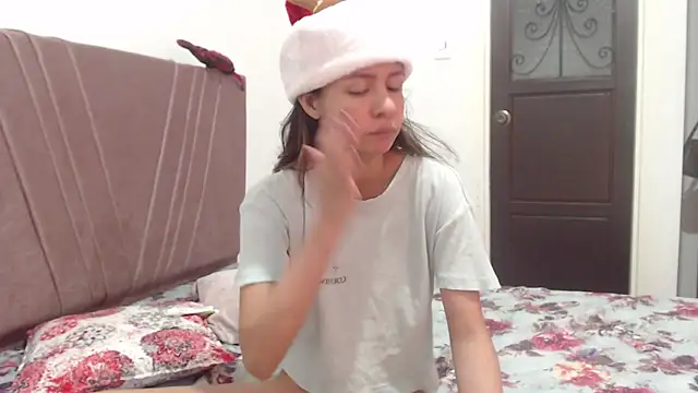 nathaly jones  online show from December 4, 12:40 pm