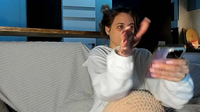 Alice Wander online show from November 5, 4:01 pm