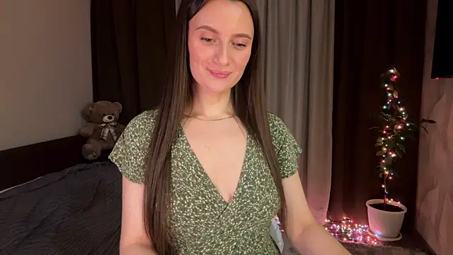 Luna Raee online show from December 18, 8:35 pm