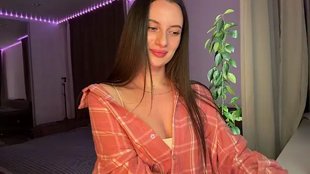 Luna Raee online show from March 23, 8:04 pm