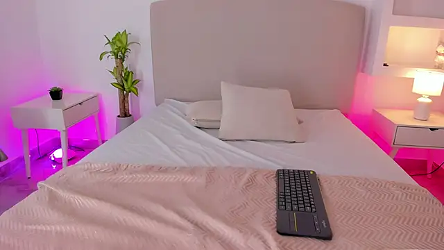 aleksandramiller  online show from February 14, 5:09 am