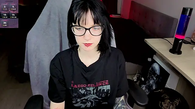 HazelTompson online show from March 23, 12:33 pm