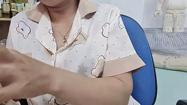 Snapshot of MichiLovely chatting on September 23, 9:40 am MichiLovely online show from September 23, 9:40 am