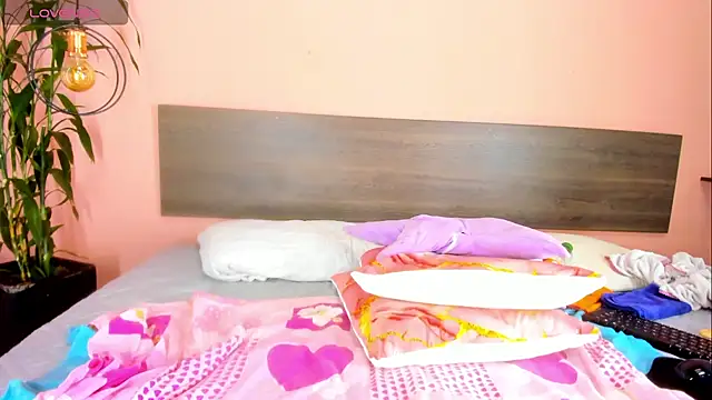 SarabyEbony online show from April 4, 11:25 pm