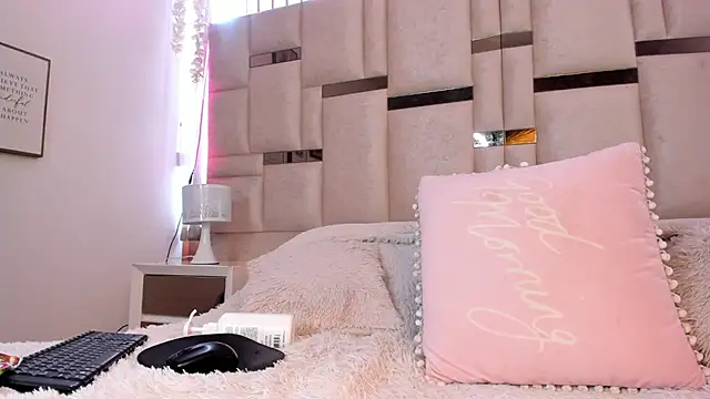 Zoey thompson online show from March 7, 7:54 pm