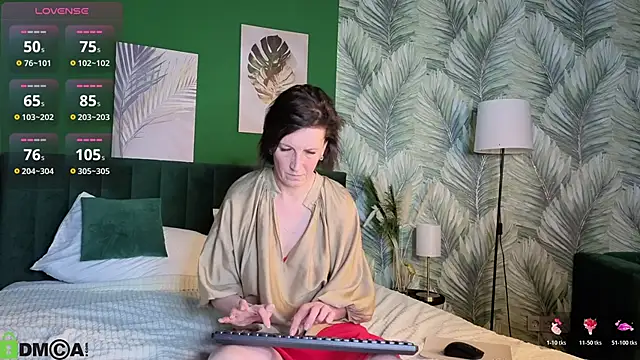 Lia Reyn online show from May 6, 12:20 pm