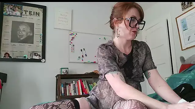 MamaFoxxx911 online show from November 21, 5:04 pm