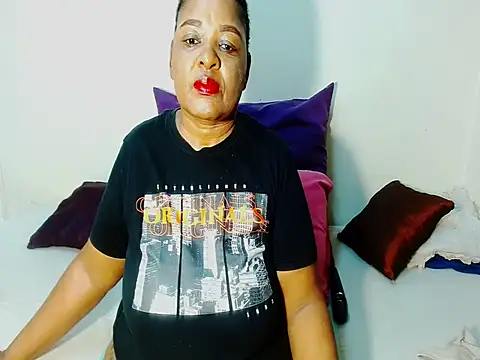 Love-Racheal75 online show from April 14, 2:22 am